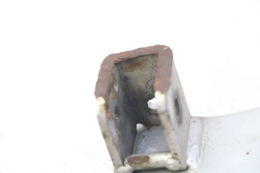 photo de PLACA DE APOYO DEL PIE TRASERO IZQUIERDO SUZUKI GSF S BANDIT 600 (2000 - 2004) - Detalle de la pieza