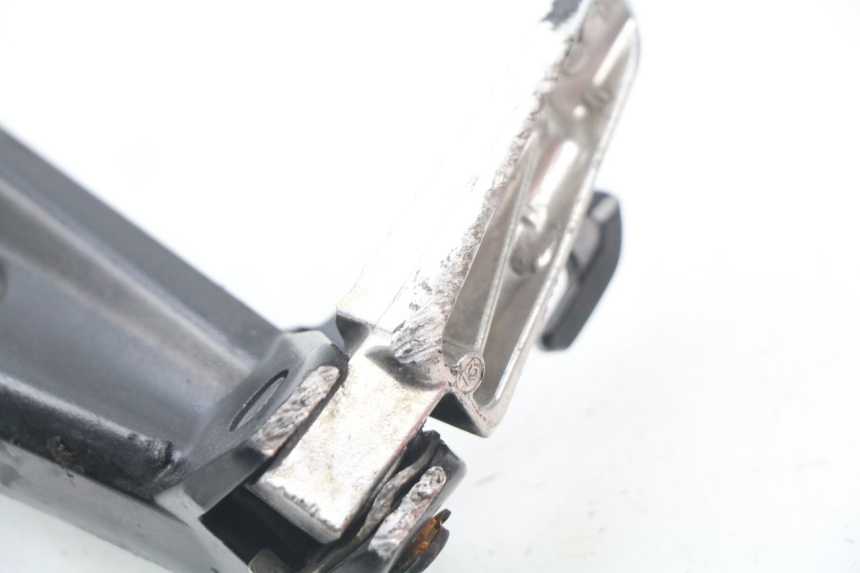 photo de SOPORTE ESTRIBERA TRASERA IZQUIERDA SUZUKI GSX-R GSXR 750 (2011 - 2016) - Detalles de los puntos de fijación