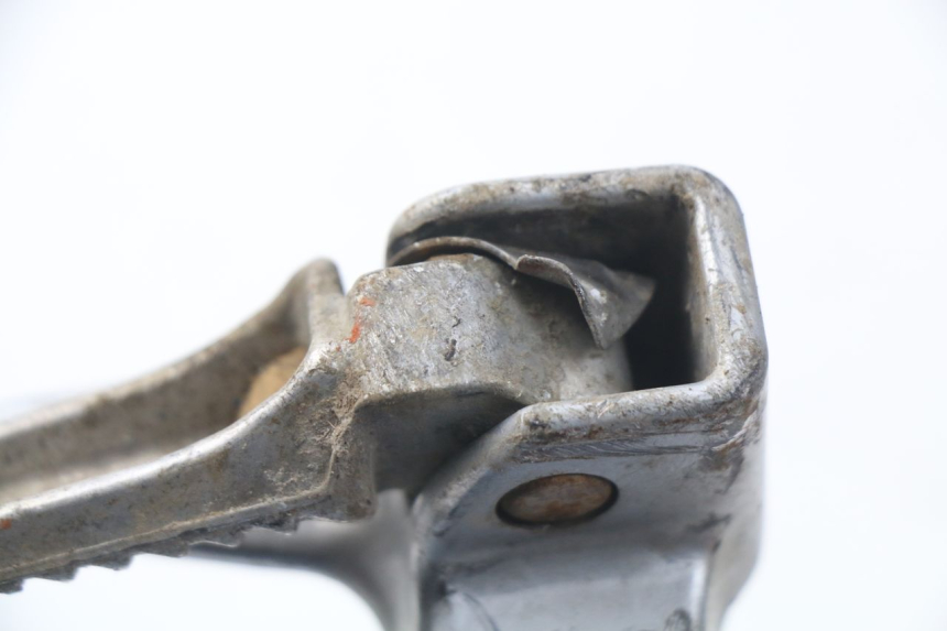 photo de SOPORTE ESTRIBERA TRASERA IZQUIERDA SUZUKI GSX-R GSXR 600 (2001 - 2003) - Detalle de la pieza