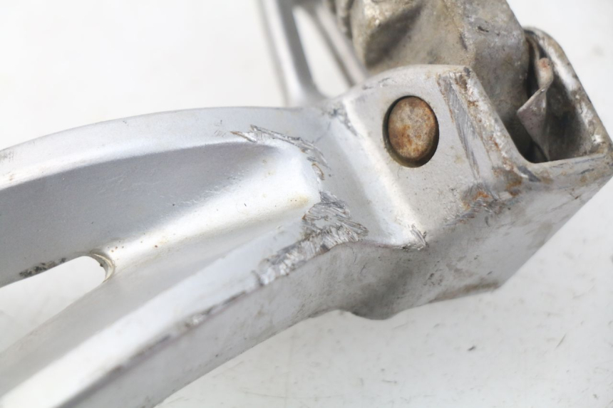 photo de SOPORTE ESTRIBERA TRASERA IZQUIERDA SUZUKI GSX-R GSXR 600 (2001 - 2003) - Estado de la superficie y material