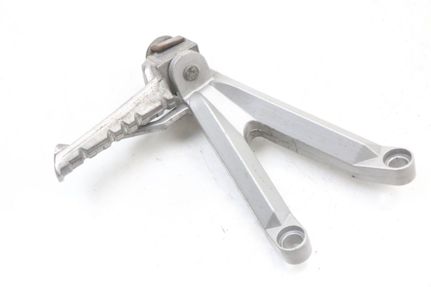 photo de SOPORTE ESTRIBERA TRASERA IZQUIERDA HYOSUNG GTR 125 (2006 - 2008) - Detalle de la pieza