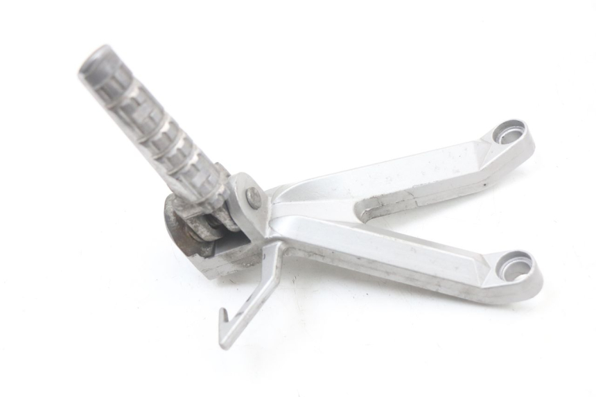 photo de SOPORTE ESTRIBERA TRASERA IZQUIERDA HYOSUNG GTR 125 (2006 - 2008) - Zoom estado de uso