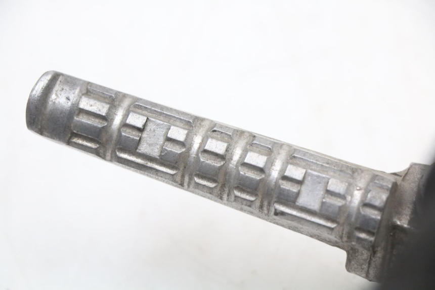 photo de SOPORTE ESTRIBERA TRASERA IZQUIERDA HYOSUNG GTR 125 (2006 - 2008) - Otra perspectiva