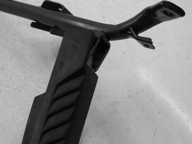 photo de SOPORTE ESTRIBERA TRASERA IZQUIERDA HONDA FES S-WING SWING ABS 125 (2007 - 2015) - Detalle de la pieza