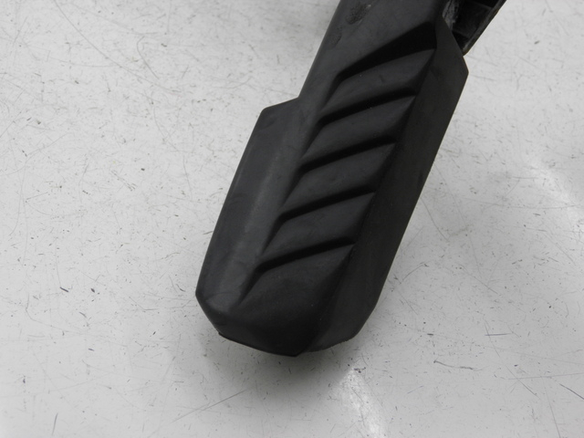 photo de SOPORTE ESTRIBERA TRASERA IZQUIERDA HONDA FES S-WING SWING ABS 125 (2007 - 2015) - Otra vista del artículo