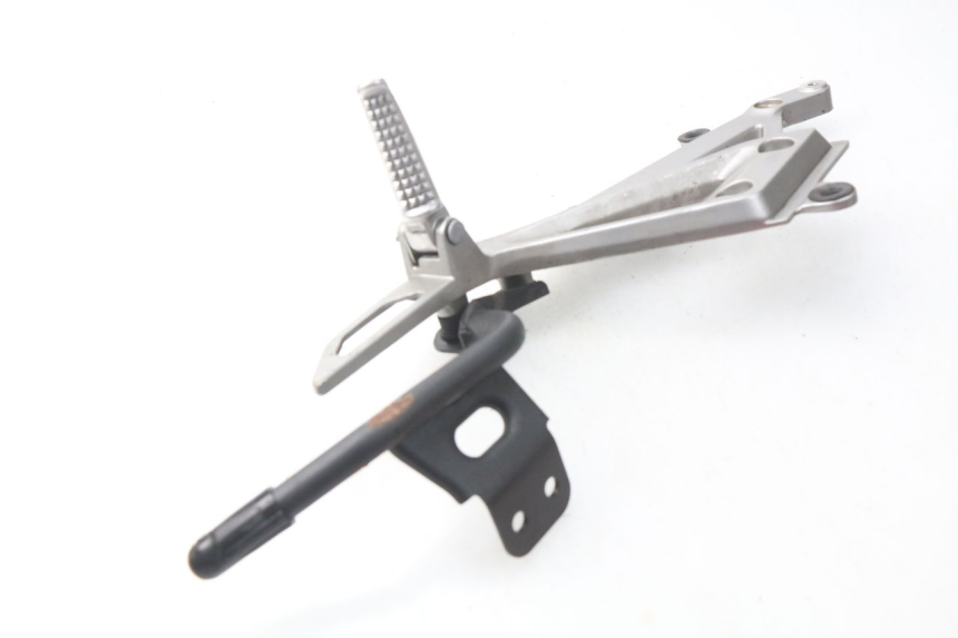 photo de PLATINA APOYA PIE TRASERO IZQUIERDO HONDA INTEGRA NC D 750 (2016 - 2018) - Detalles de los puntos de fijación