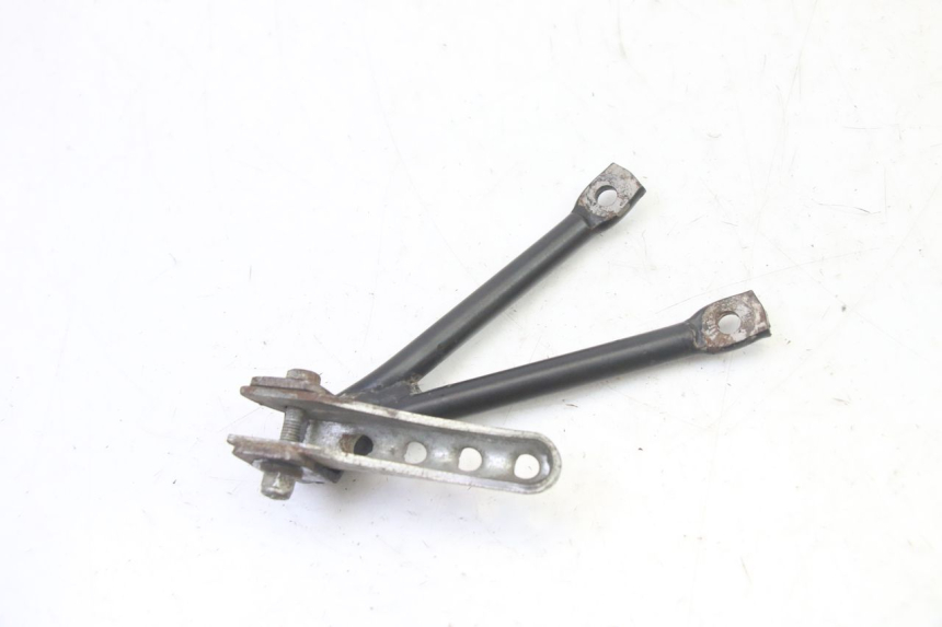 photo de PLATINA DE APOYO DEL PIE TRASERO IZQUIERDO RIEJU MRT 50 (2018 - 2021) - Primer plano técnico