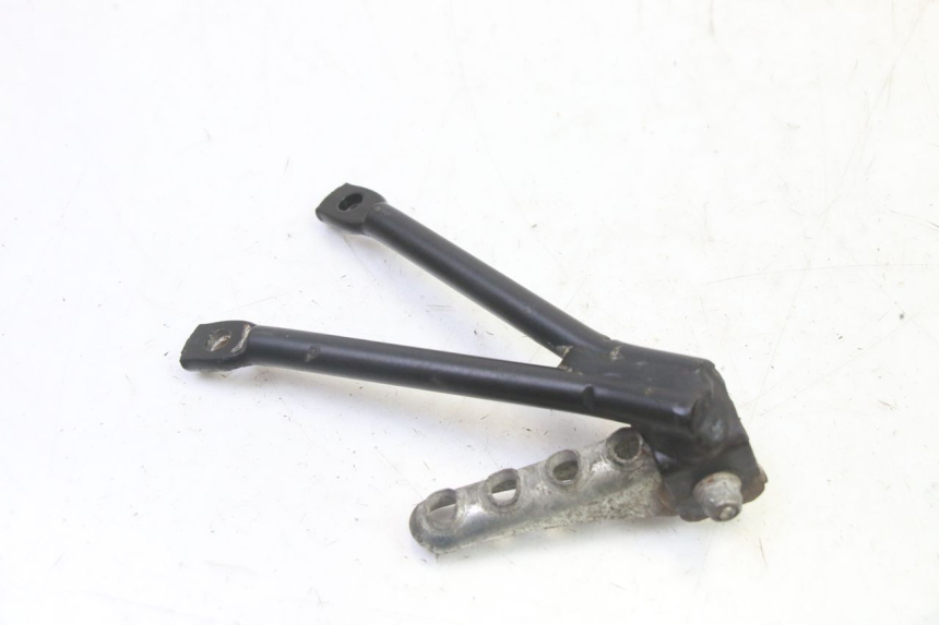 photo de PLATINA DE APOYO DEL PIE TRASERO IZQUIERDO RIEJU MRT 50 (2018 - 2021) - Detalles de los puntos de fijación