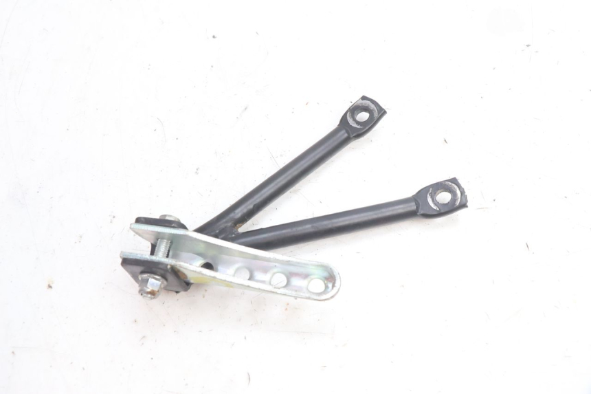 photo de SOPORTE ESTRIBERA TRASERA IZQUIERDA RIEJU MRT PRO SUPERMOTARD 50 (2007 - 2018) - Otra perspectiva
