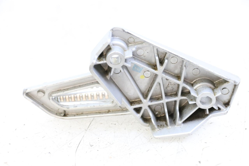 photo de SOPORTE ESTRIBERA TRASERA IZQUIERDA PEUGEOT SPEEDFIGHT 4 2T 50 (2015 - 2019) - Otra perspectiva