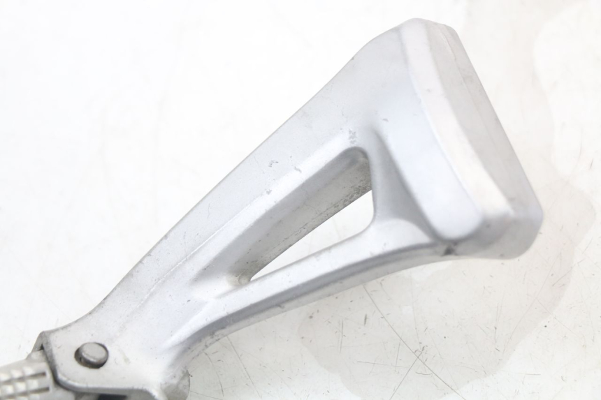 photo de PLATINA APOYA PIE TRASERO IZQUIERDO SUZUKI SV N 650 (1999 - 2002) - Zoom estado de uso
