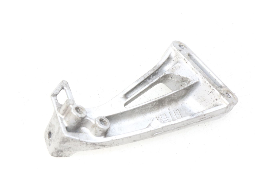 photo de PLACA DE APOYO DEL PIE TRASERO IZQUIERDO SUZUKI SV S 650 (1999 - 2002) - Detalles de los puntos de fijación