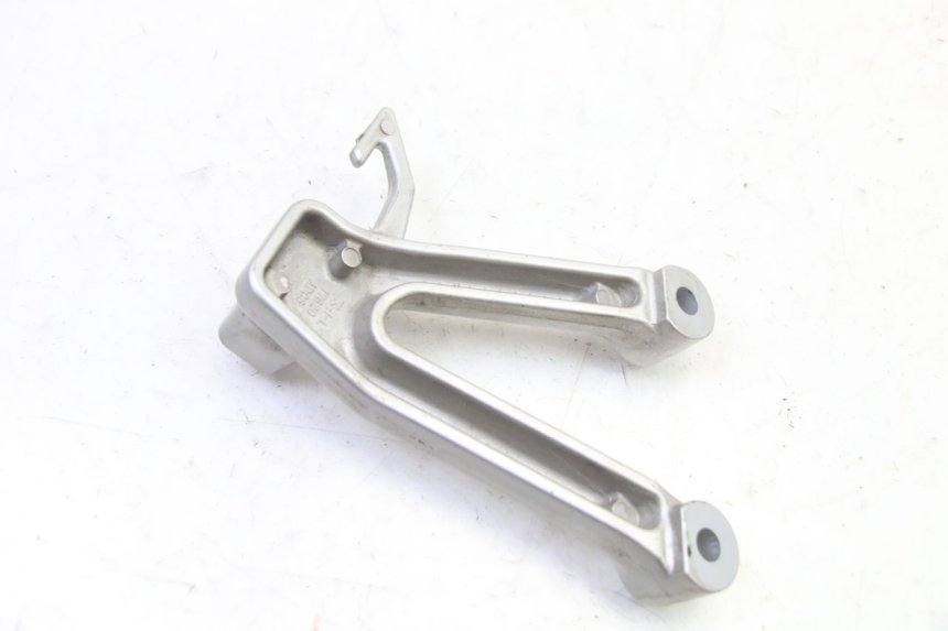 photo de SOPORTE ESTRIBERA TRASERA IZQUIERDA SUZUKI SV S 650 (2003 - 2009) - Primer plano técnico