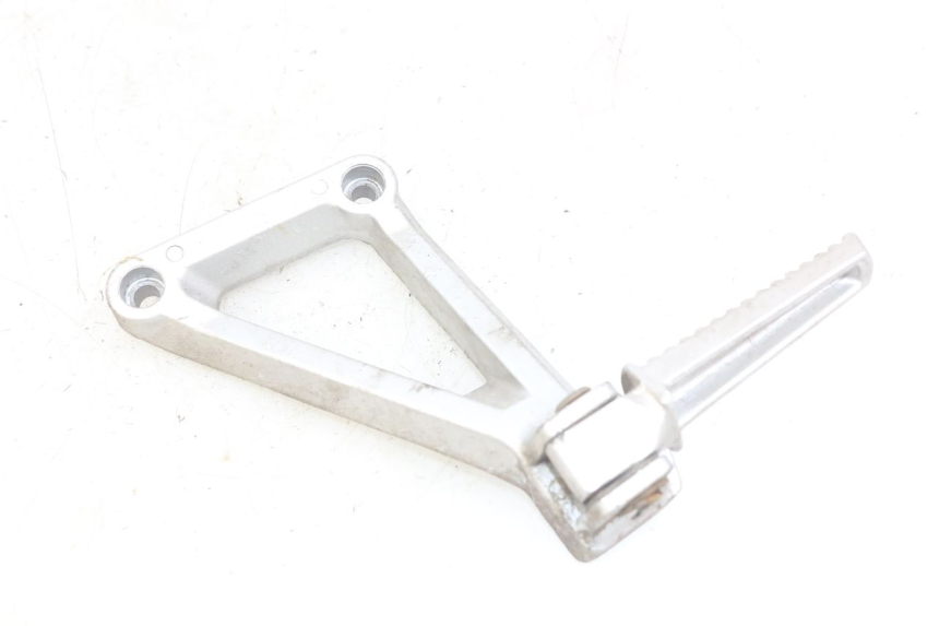 photo de PLACA DE APOYO DEL PIE TRASERO IZQUIERDO DAELIM VJ ROADWIN FI 125 (2008 - 2017) - Otra perspectiva