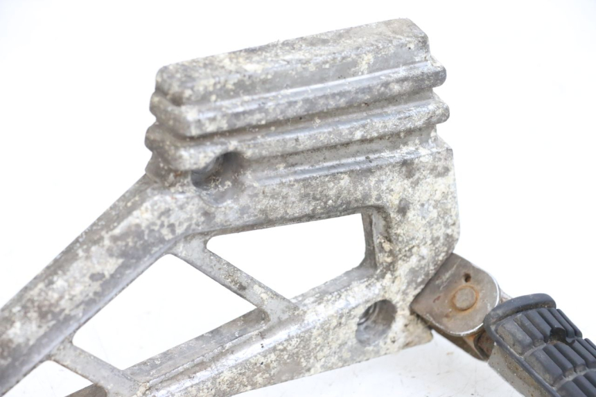 photo de SOPORTE ESTRIBERA TRASERA IZQUIERDA YAMAHA XJ F 900 (1983 - 1994) - Detalles de los puntos de fijación