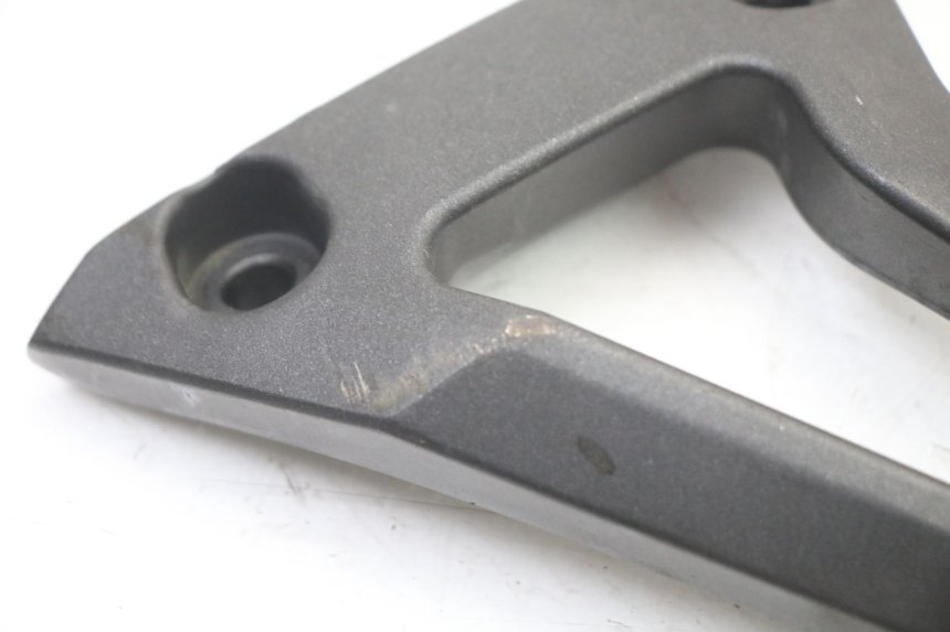 photo de SOPORTE ESTRIBERA TRASERA IZQUIERDA YAMAHA FZ6 FAZER S2 600 (2007 - 2011) - Detalle de la pieza