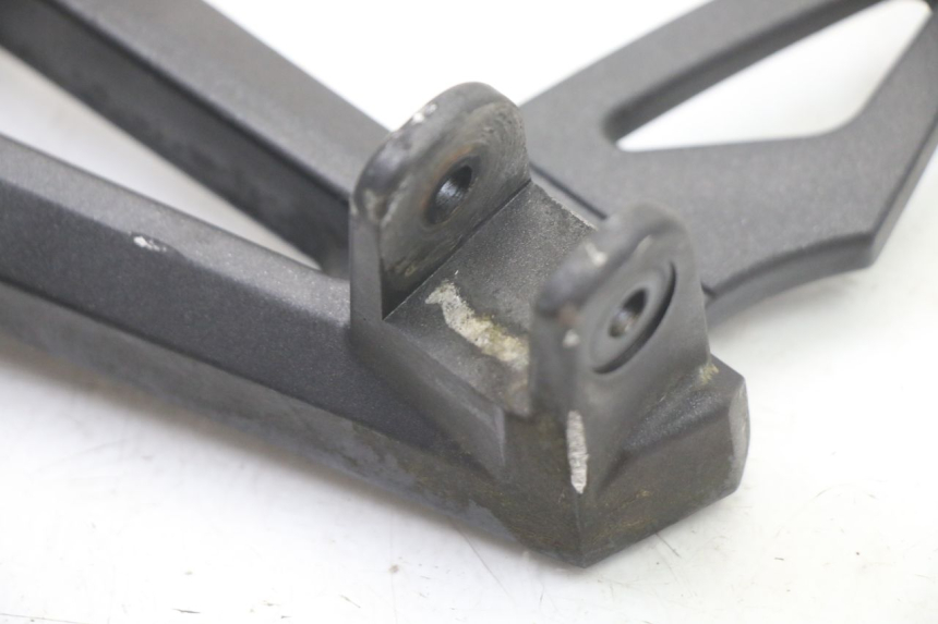 photo de SOPORTE ESTRIBERA TRASERA IZQUIERDA YAMAHA FZ6 FAZER S2 600 (2007 - 2011) - Zoom estado de uso