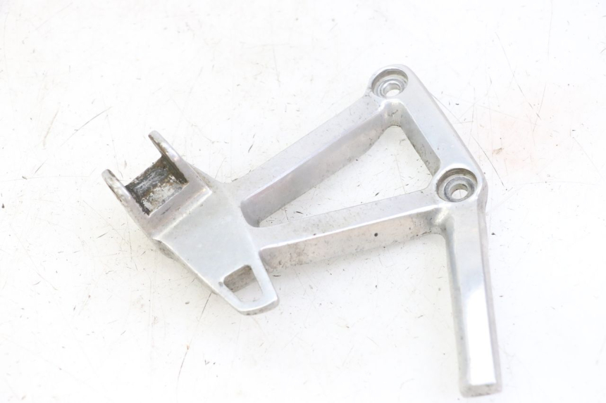 photo de SOPORTE ESTRIBERA TRASERA IZQUIERDA YAMAHA FZS FAZER 600 (2001 - 2003) - Primer plano técnico