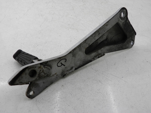 photo de SOPORTE ESTRIBERA TRASERA IZQUIERDA YAMAHA YBR CUSTOM 125 (2008 - 2010) - Detalles de los puntos de fijación