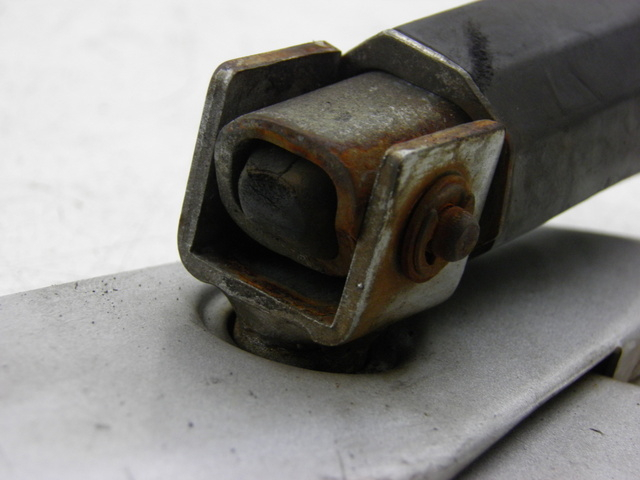 photo de SOPORTE ESTRIBERA TRASERA IZQUIERDA YAMAHA YBR CUSTOM 125 (2008 - 2010) - Recambio usado revisado