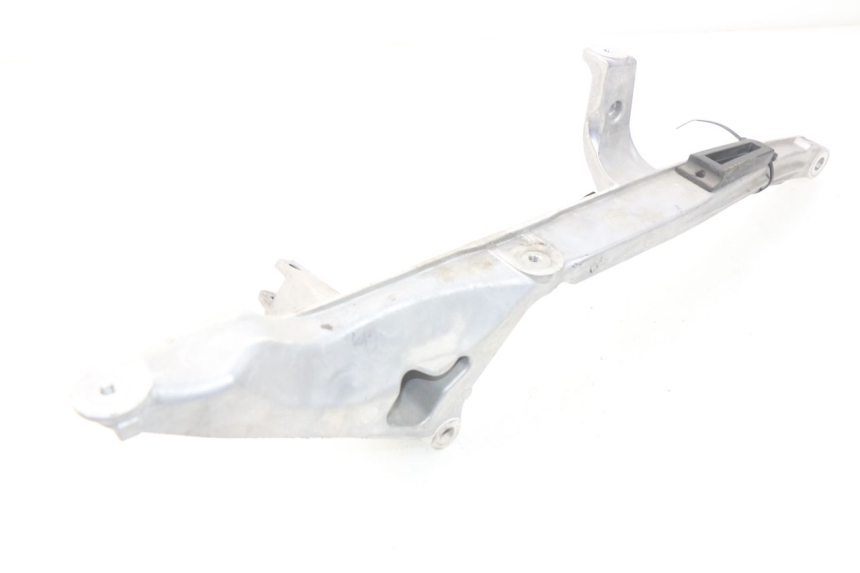 photo de SOPORTE ESTRIBERA TRASERA IZQUIERDA YAMAHA YP T-MAX TMAX 530 (2017 - 2020) - Detalle de la pieza