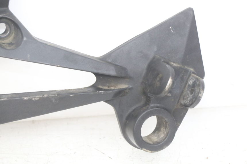 photo de PLACA DE APOYO DEL PIE TRASERO IZQUIERDO KAWASAKI Z 750 (2007 - 2013) - Detalles de los puntos de fijación