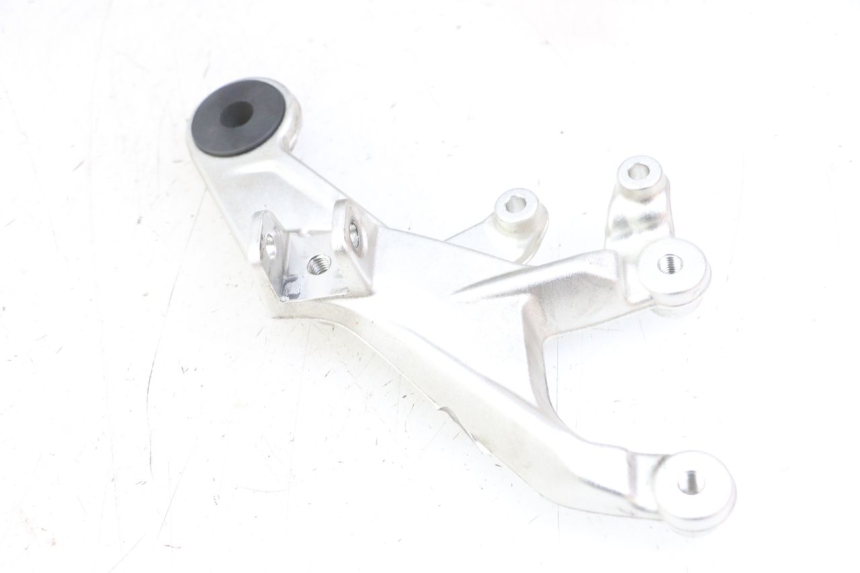 photo de SOPORTE ESTRIBERA DELANTERA DERECHA BMW S RR ABS S1000RR 1000 (2015 - 2018) - Otra perspectiva