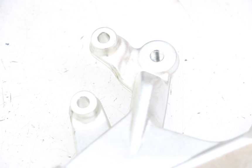 photo de SOPORTE ESTRIBERA DELANTERA DERECHA BMW S RR ABS S1000RR 1000 (2015 - 2018) - Primer plano técnico