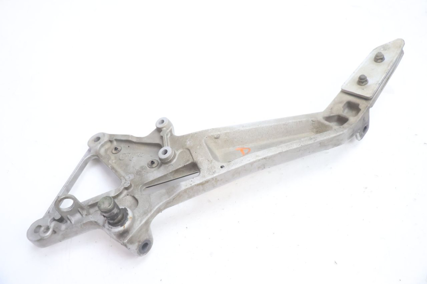 photo de SOPORTE ESTRIBERA DELANTERA DERECHA HONDA CB F HORNET 600 (2005 - 2006) - Primer plano técnico