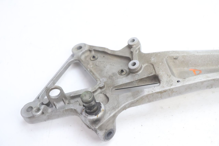 photo de SOPORTE ESTRIBERA DELANTERA DERECHA HONDA CB F HORNET 600 (2005 - 2006) - Vista general del producto
