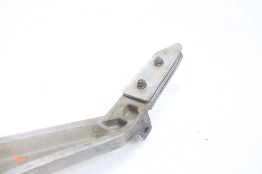 photo de SOPORTE ESTRIBERA DELANTERA DERECHA HONDA CB F HORNET 600 (2005 - 2006) - Detalles de los puntos de fijación