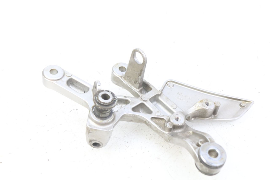 photo de PLACA DE APOYO DELANTERA DERECHA HONDA CB R 1000 (2018 - 2023) - Zoom estado de uso