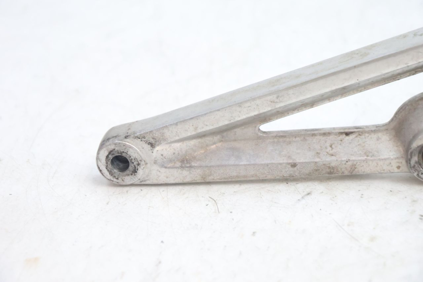 photo de SOPORTE ESTRIBERA DELANTERA DERECHA HONDA CB TWO FIFTY 250 (1991 - 2002) - Detalle de la pieza