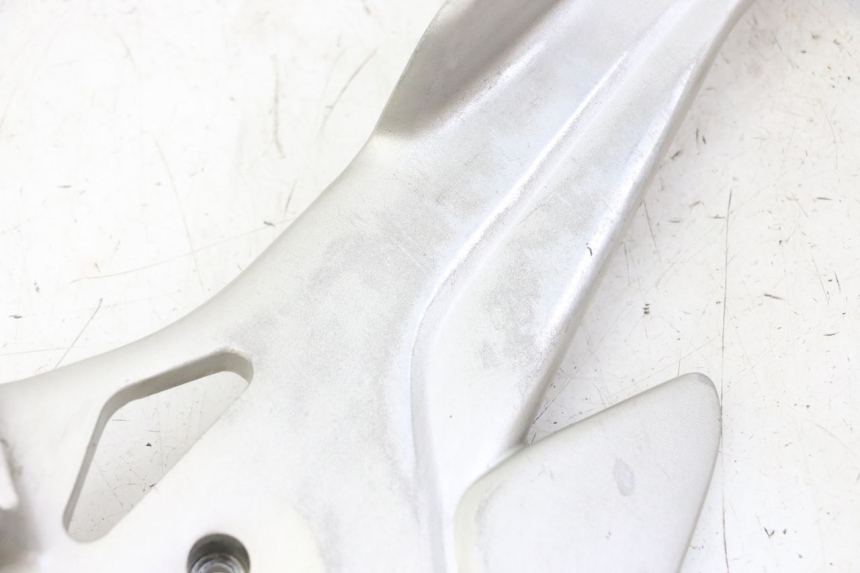 photo de PLACA DE APOYO DELANTERA DERECHA HONDA CBF 500 (2004 - 2007) - Otra vista del artículo