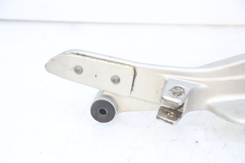 photo de PLACA DE APOYO DELANTERA DERECHA HONDA CBF 500 (2004 - 2007) - Zoom sobre los componentes