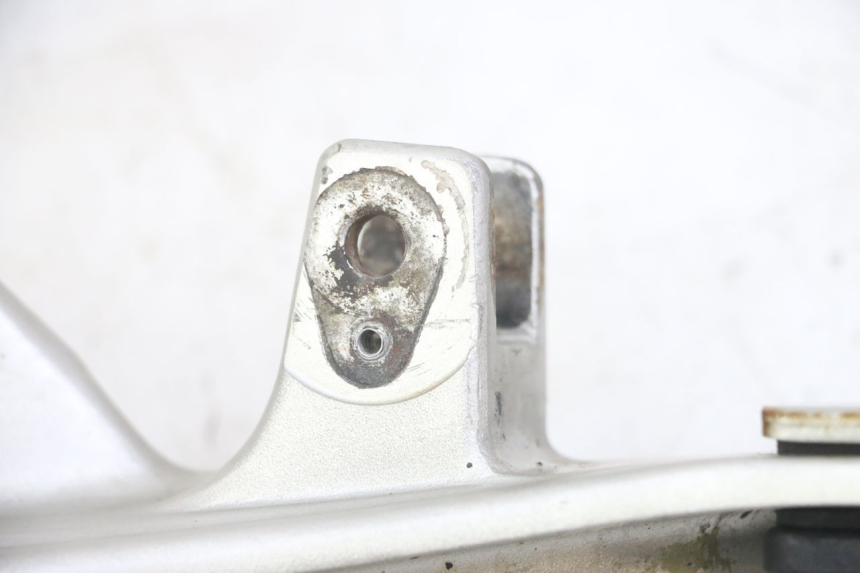 photo de PLACA DE APOYO DELANTERA DERECHA HONDA CBF 500 (2004 - 2007) - Detalles de los puntos de fijación