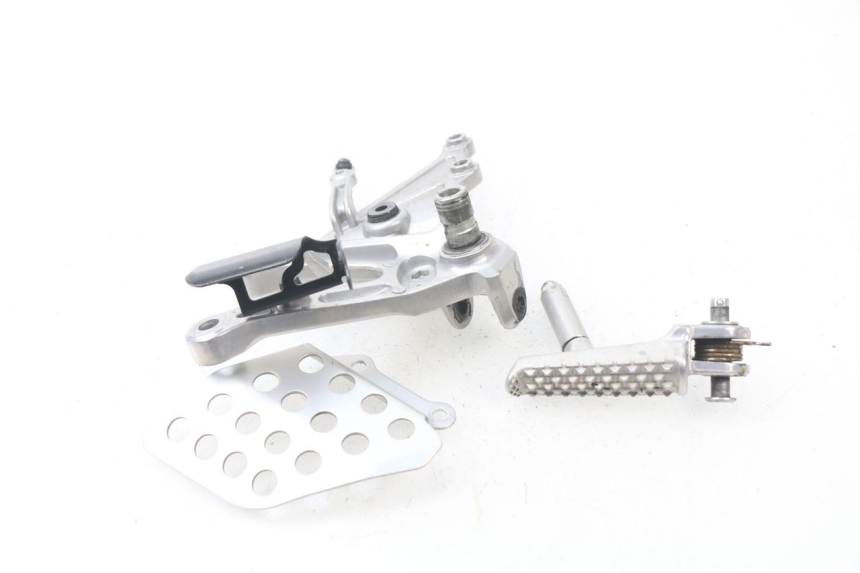 photo de SOPORTE ESTRIBERA DELANTERA DERECHA HONDA CBR RR FIREBLADE 1000 (2006 - 2007) - Detalle de la pieza