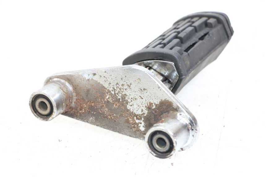 photo de SOPORTE ESTRIBERA DELANTERA DERECHA APRILIA CLASSIC 125 (1995 - 2001) - Otra perspectiva