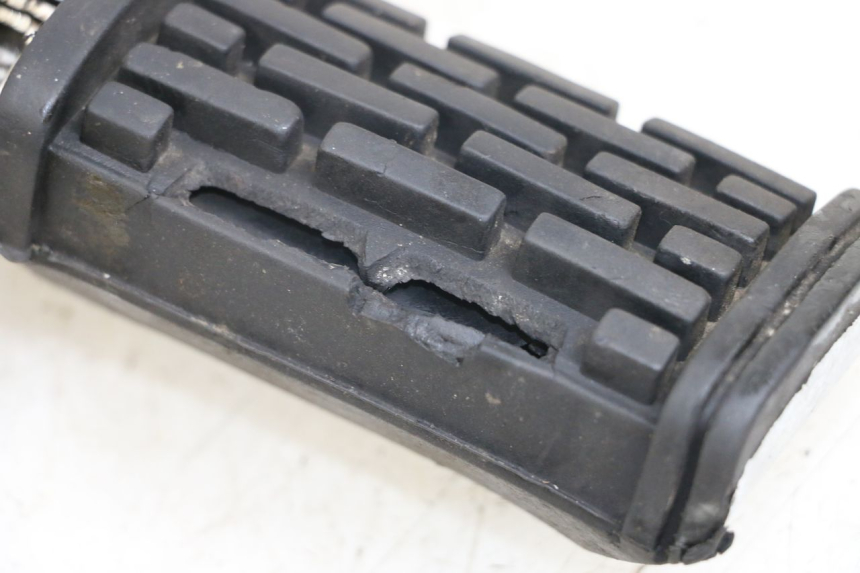 photo de SOPORTE ESTRIBERA DELANTERA DERECHA APRILIA CLASSIC 125 (1995 - 2001) - Primer plano técnico