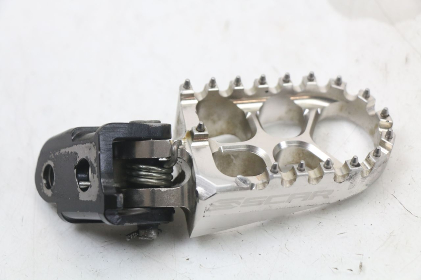 photo de SOPORTE ESTRIBERA DELANTERA DERECHA HONDA CRF R 250 (2020 - 2021) - Detalle de la pieza