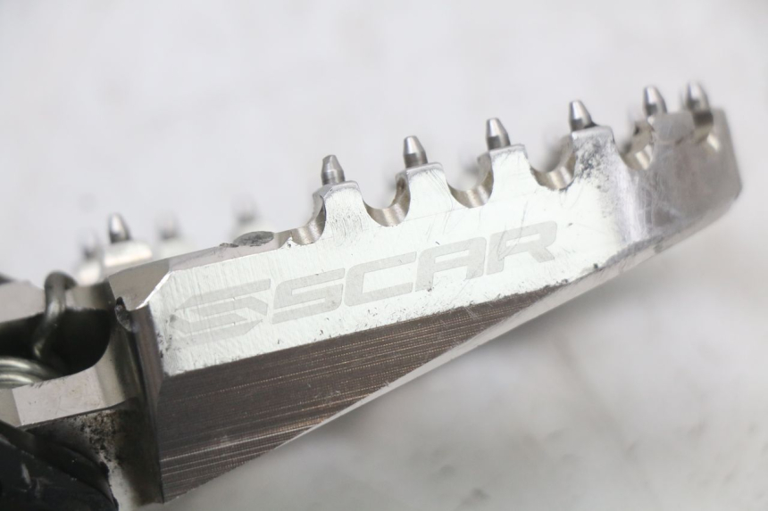 photo de SOPORTE ESTRIBERA DELANTERA DERECHA HONDA CRF R 250 (2020 - 2021) - Otra perspectiva