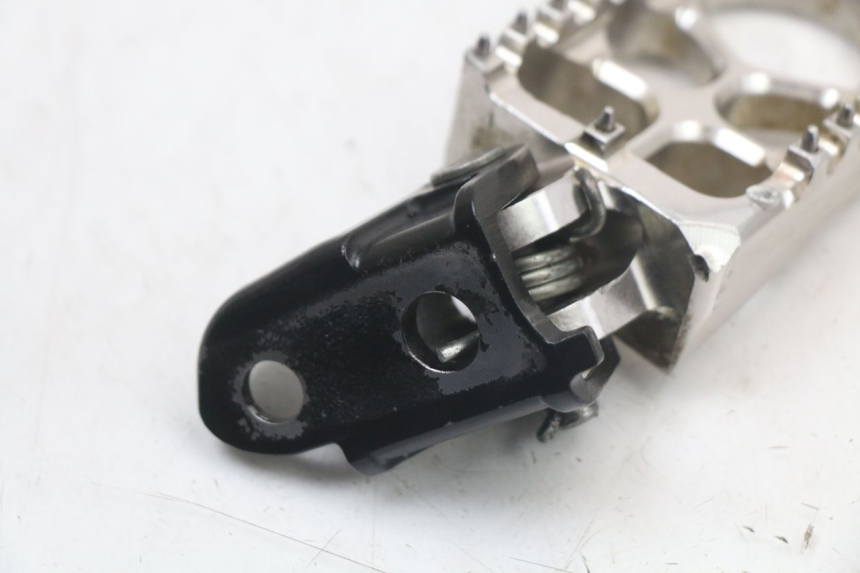 photo de SOPORTE ESTRIBERA DELANTERA DERECHA HONDA CRF R 250 (2020 - 2021) - Vista general del producto