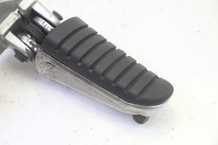 photo de SOPORTE ESTRIBERA DELANTERA DERECHA SUZUKI DL V STROM 1000 (2002 - 2007) - Zoom estado de uso