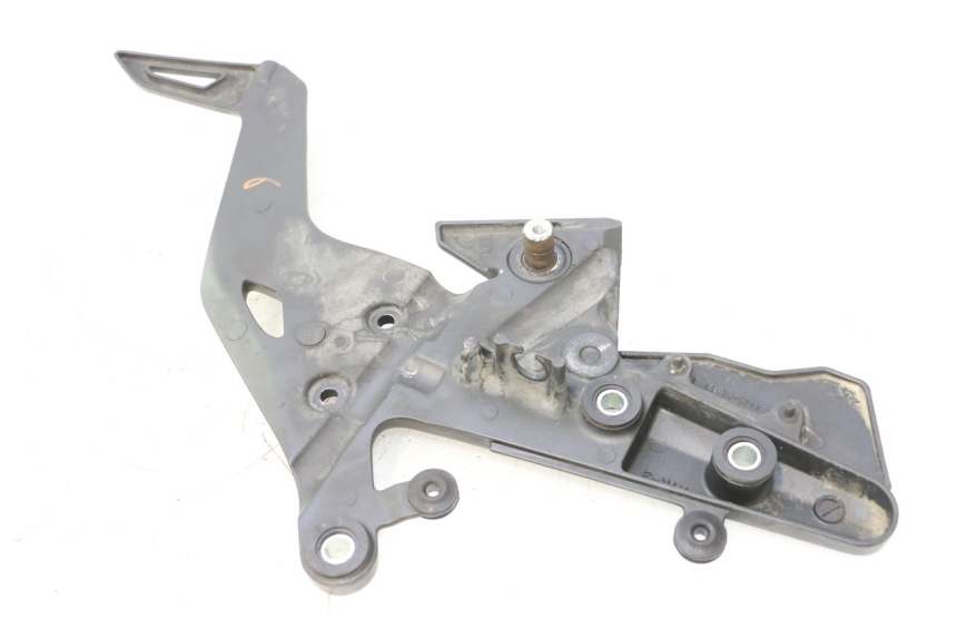 photo de SOPORTE ESTRIBERA DELANTERA DERECHA KAWASAKI ER-6 ER6 F ABS 650 (2012 - 2016) - Detalles de los puntos de fijación