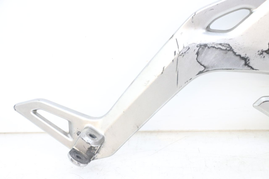 photo de SOPORTE ESTRIBERA DELANTERA DERECHA KAWASAKI ER-6 ER6 N 650 (2012 - 2016) - Detalles de los puntos de fijación