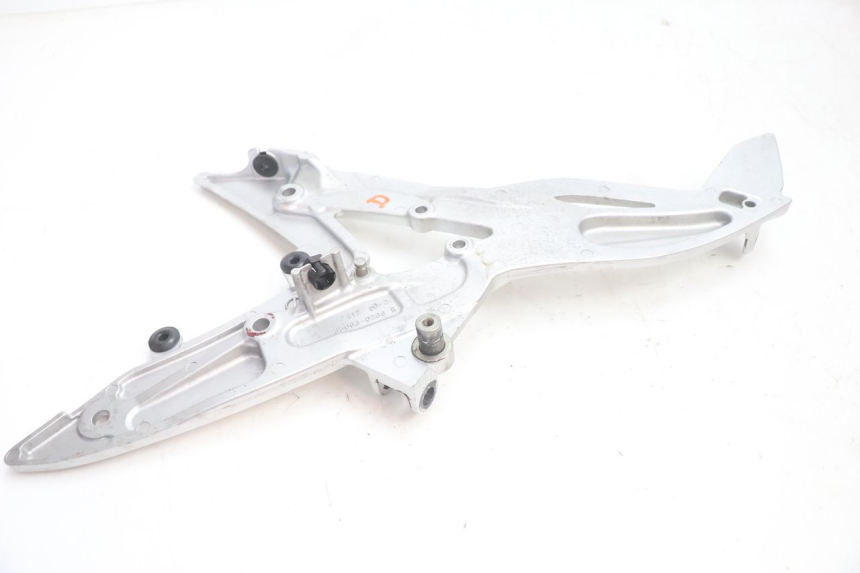 photo de SOPORTE ESTRIBERA DELANTERA DERECHA KAWASAKI ER-6 ER6 N 650 (2005 - 2009) - Estado de la superficie y material