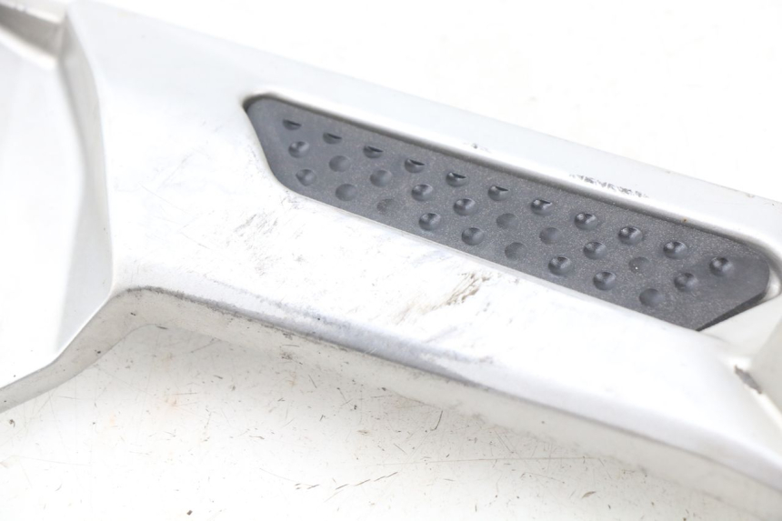 photo de PLACA DE APOYO DELANTERO DERECHO YAMAHA FJR ABS 1300 (2006 - 2012) - Primer plano técnico