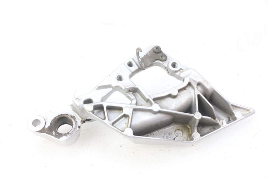 photo de PLATINA APOYA PIE DELANTERO DERECHO YAMAHA FJR ABS 1300 (2016 - 2020) - Zoom estado de uso