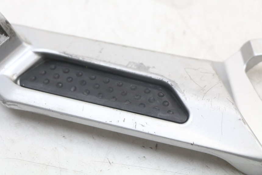 photo de PLACA DE APOYO DELANTERO DERECHO YAMAHA FJR ABS 1300 (2006 - 2012) - Primer plano técnico