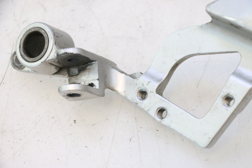 photo de SOPORTE ESTRIBERA DELANTERA DERECHA YAMAHA FJR 1300 (2001 - 2005) - Detalle de la pieza